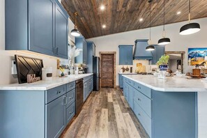 Fridge, microwave, oven, stovetop - 76 Ranch R&R - New Bungalow just east of Deadwood! (Sturgis)