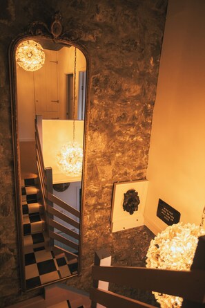 المنشأة من الداخل