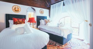 3 slaapkamers, een strijkplank/strijkijzer, gratis wifi, beddengoed