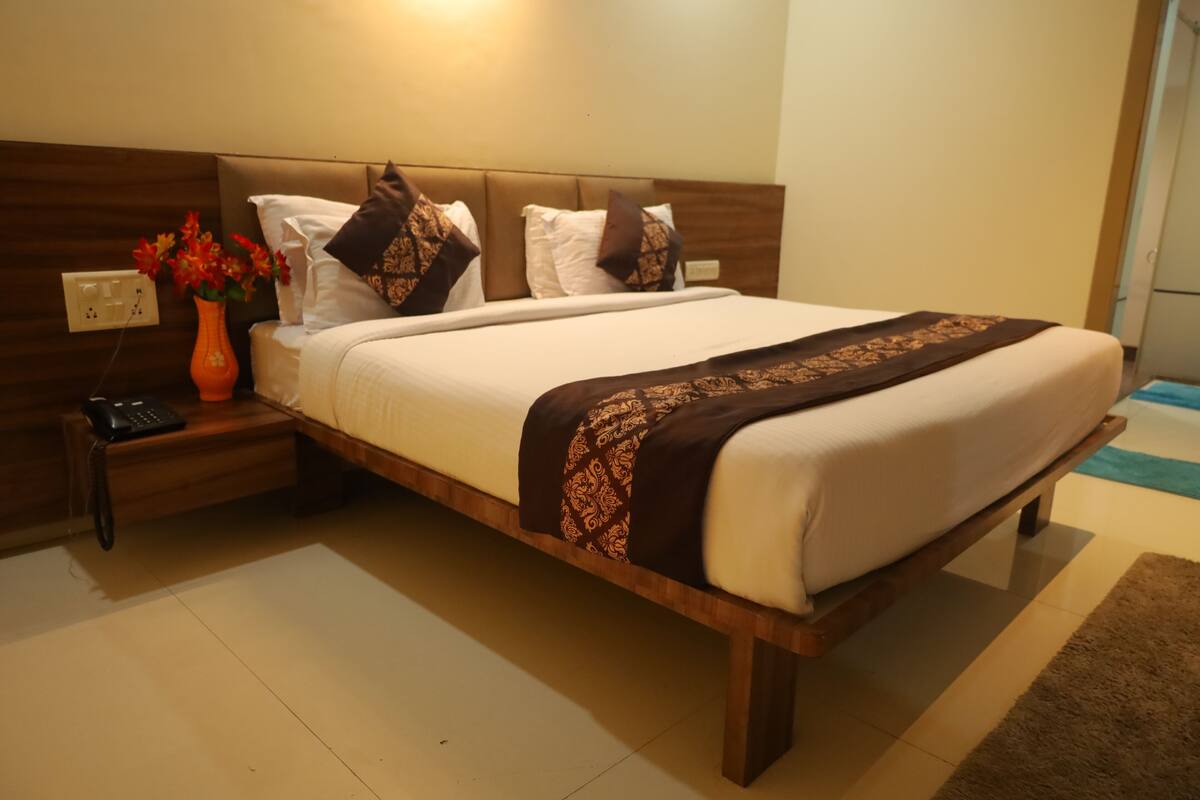 Deluxe Room, 1 Double Bed, Private Bathroom, City View