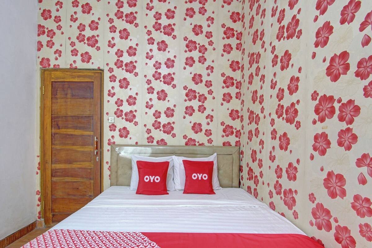 Habitación doble exclusiva | Espacio para trabajar con laptop, wifi gratis y ropa de cama