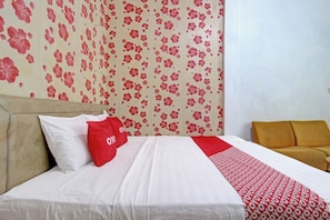 Habitación doble exclusiva | Espacio para trabajar con laptop, wifi gratis y ropa de cama