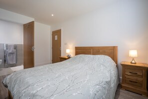 3 室のベッドルーム、アイロン / アイロン台、WiFi、ベッドシーツ