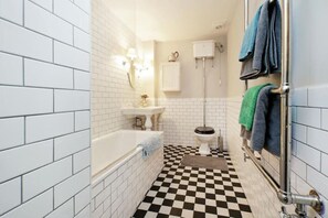 Hårføner, håndklær, såpe og toalettpapir