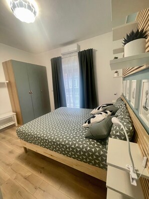 2 bedrooms, iron/ironing board, WiFi, bed sheets - Walking distance from Vomero, metro within walking distance in area full of clubs.  (Napoli)