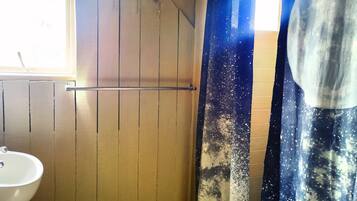 Basic-fællessovesal | Badeværelse