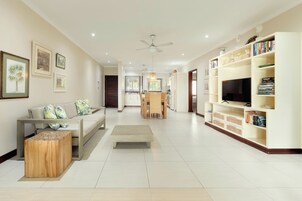 Luxury Apartment 2 Bedrooms | Premium bedding, pillowtop beds, in-room safe, soundproofing