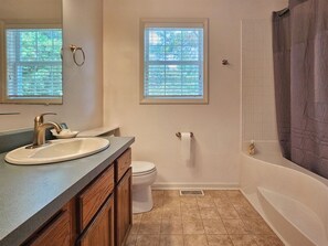Bathtub, towels - Oak Park Retreat: 2BR 2BA Cozy Peaceful Home 2 miles to Haywood Regional Medical (Clyde)