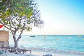 Room, 1 Bedroom, Smoking, Balcony | Beach