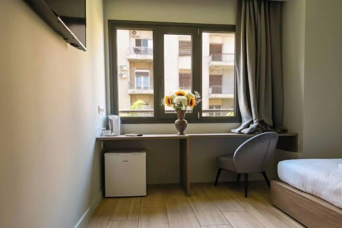 1 chambre, bureau, fer et planche à repasser, Wi-Fi gratuit