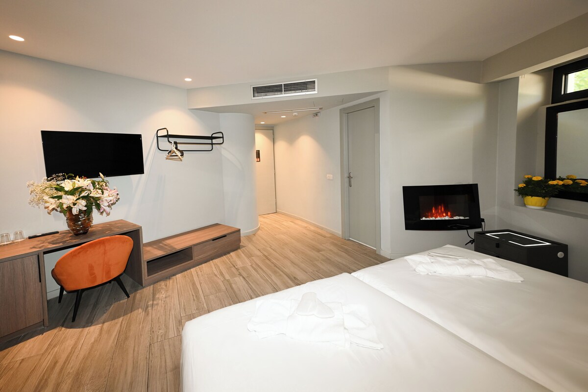 Desk, iron/ironing board (on request), WiFi (free), bed sheets