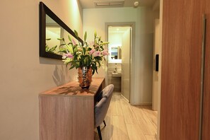 Desk, iron/ironing board, free WiFi, bed sheets - Urban Core Residence (Athens)