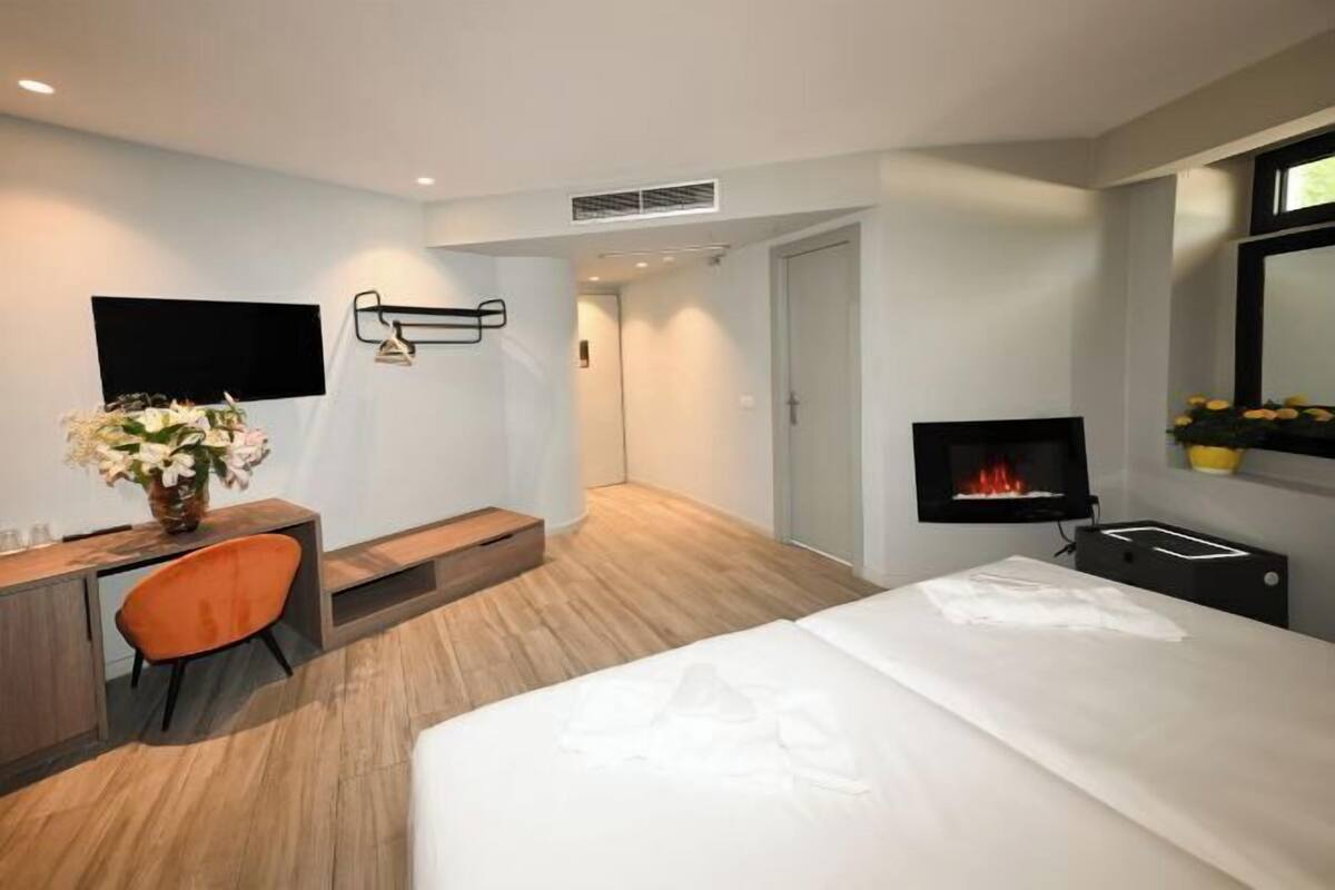 1 chambre, bureau, fer et planche à repasser, Wi-Fi gratuit