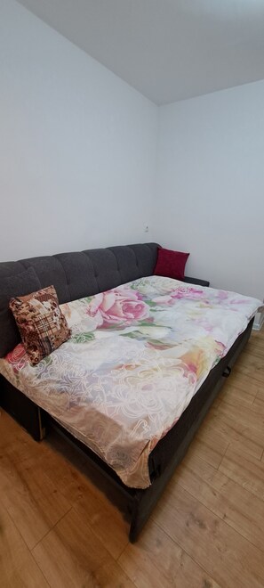 1 chambre, fer et planche à repasser, Wi-Fi, draps fournis