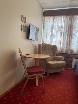 Basic dubbelrum | Bäddmadrasser, gratis wi-fi och sängkläder