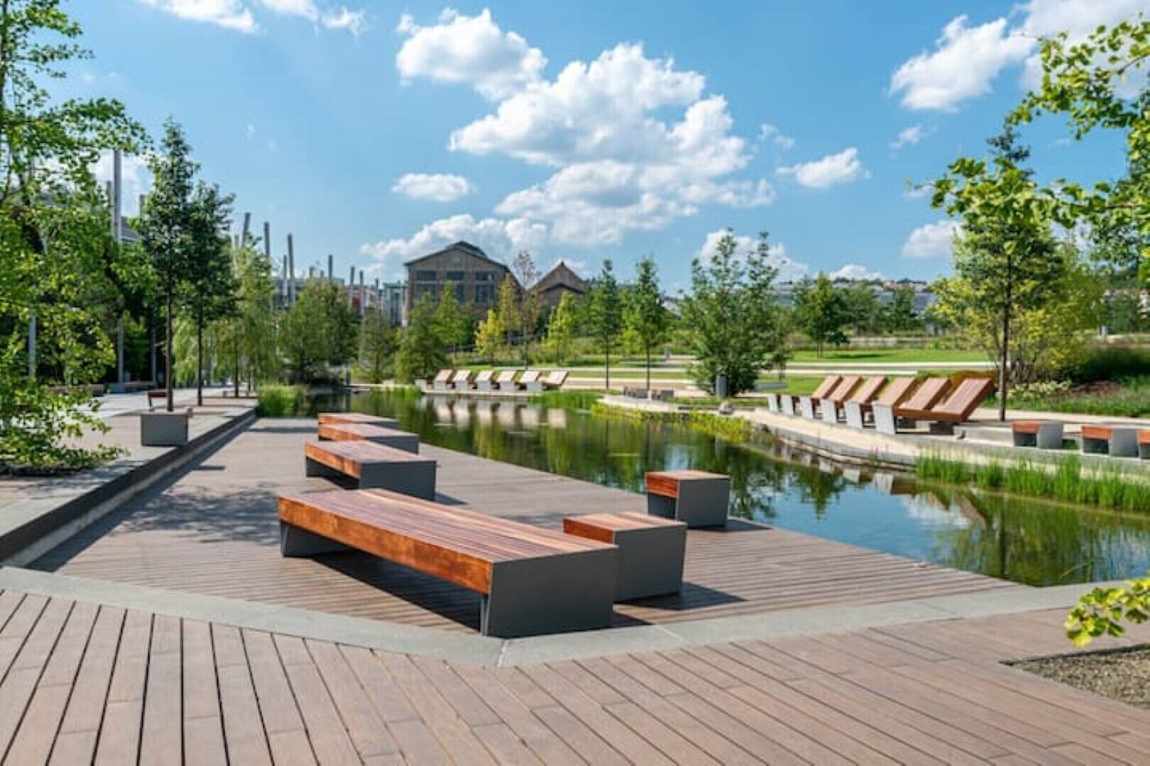 المنطقة المحيطة بالمنشأة