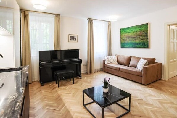 Smart TV, DVD player, stereo