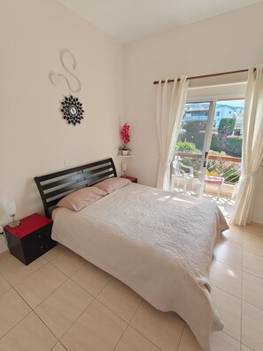 2 bedrooms, in-room safe, desk, soundproofing