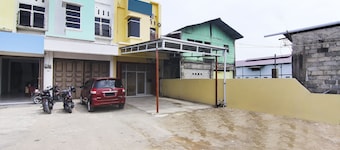 OYO 90900 Pagi Sore Residence