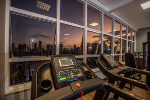 Comfort Quadruple Room | Fitness facility - QS Marista by Marzani Host (Goiania)