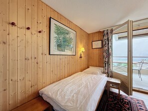 2 dormitorios, tabla de planchar con plancha, Internet y ropa de cama