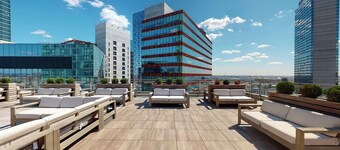 Huge 2 bed new penthouse condo in Long Island city