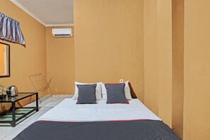 Deluxe Double Room | Laptop workspace, free WiFi, bed sheets
