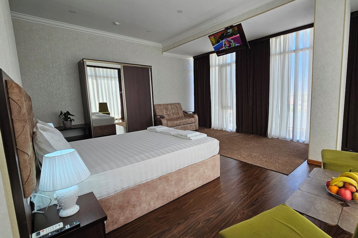 Habitación Deluxe con 1 cama doble o 2 individuales | 1 dormitorio, escritorio, espacio para trabajar con un portátil