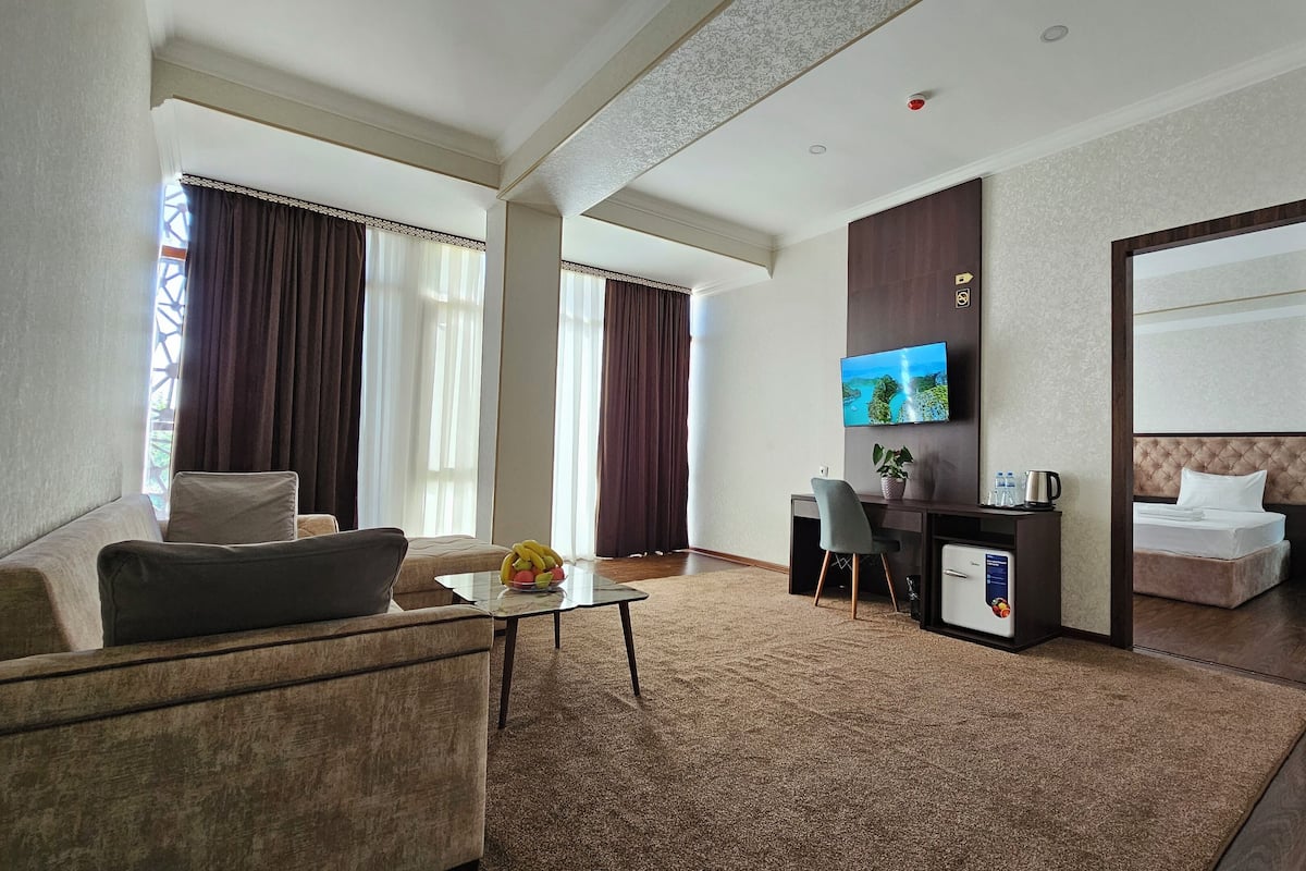 Suite de lujo, 1 habitación | 1 dormitorio, escritorio, espacio para trabajar con un portátil