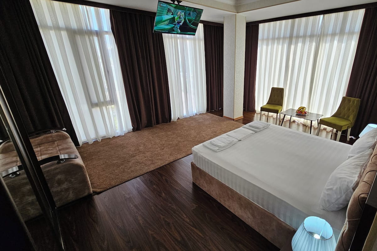 Habitación Deluxe con 1 cama doble o 2 individuales | 1 dormitorio, escritorio, espacio para trabajar con un portátil