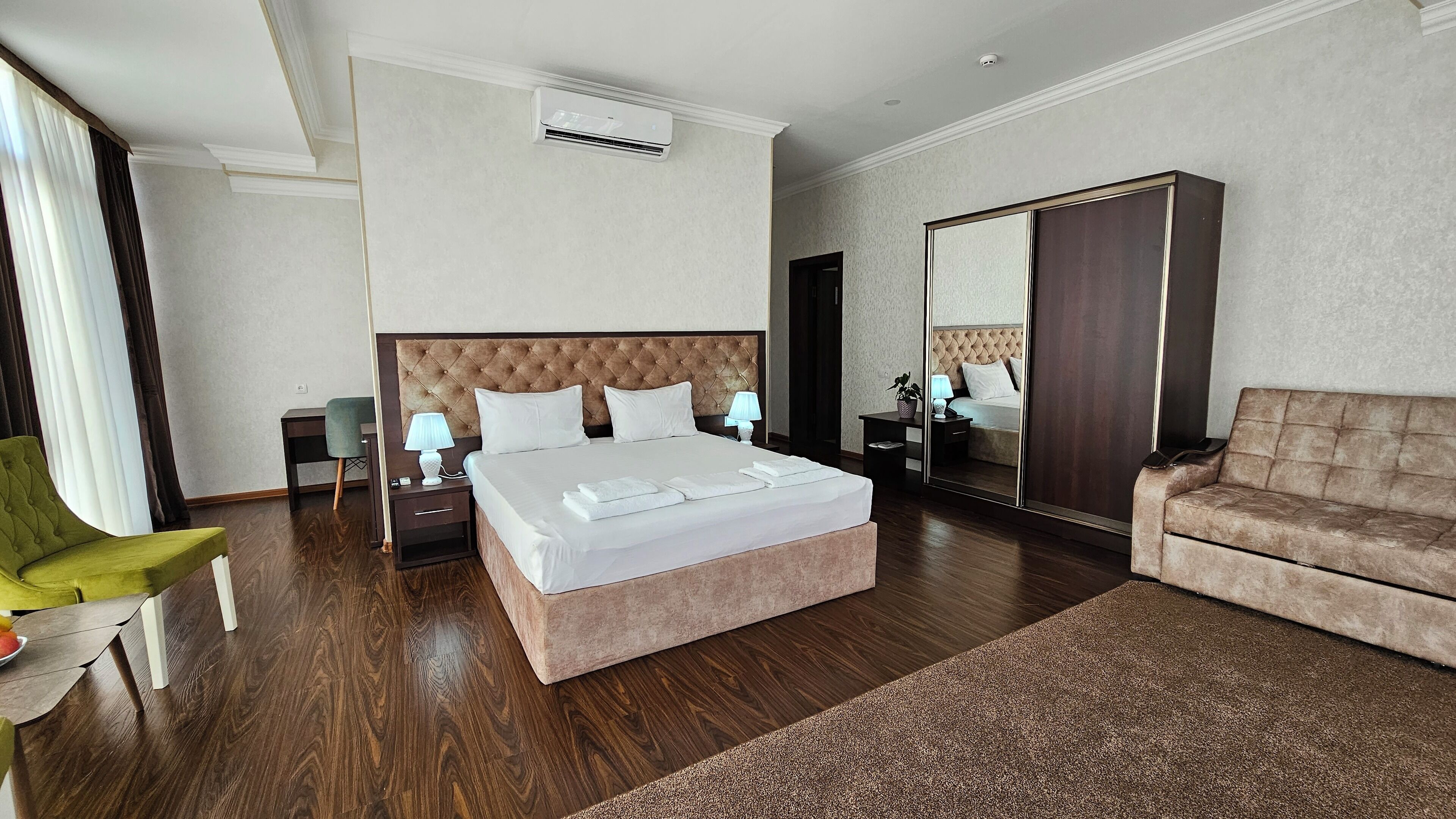 Quarto casal ou duplo luxo | Escrivaninha, espaço de trabalho para notebook, quartos à prova de som