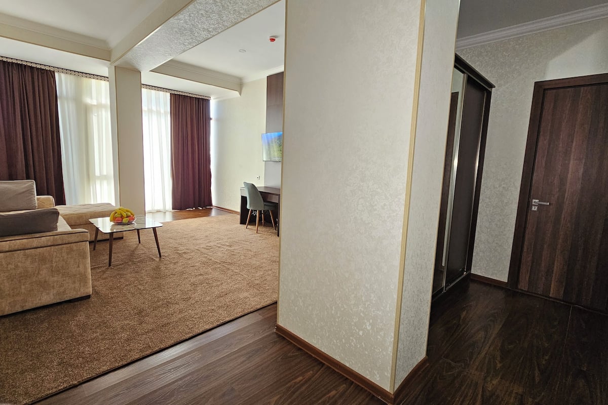 Suite de lujo, 1 habitación | 1 dormitorio, escritorio, espacio para trabajar con un portátil