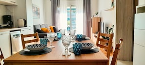 Dining - GPK Lux 2BR | 7 min walking to Acropolis (Athina)