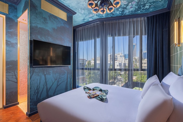 Play Levontin | 1 bedroom, minibar, desk, laptop workspace