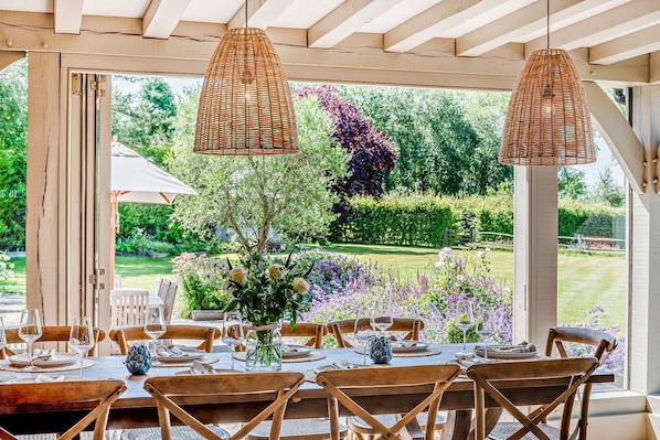 Dining - Bedgebury Oast by Bloom Stays -  sleeps 10 guests  in 5 bedrooms (Goudhurst)