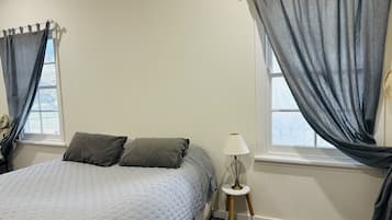 4 bedrooms, iron/ironing board, bed sheets