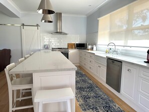 Fridge, microwave, dishwasher, coffee/tea maker - Tillbaka - Inland Retreat - Koppamurra (Koppamurra)