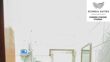 Dusche, Regendusche, Hausschuhe, Handtücher