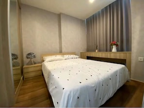 1 chambre, fer et planche à repasser, Wi-Fi, literie fournie