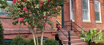 Embassy Row, Beautiful Apt in Townhome, Patio