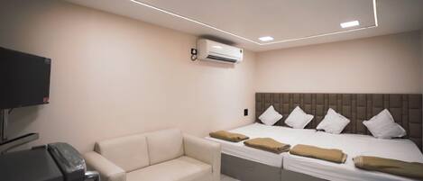 8 bedrooms, bed sheets