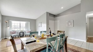 Dining - Stunning Heated Pool House for 10 in Brandon, FL (Brandon)