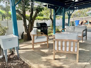 Terrace/patio - Serene Lanikai House Near the Beach w/Full Kitchen and Great Outdoor Space (Kailua)