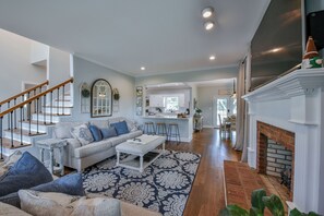 Smart TV, fireplace