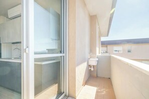 Asciugacapelli, bidet, asciugamani, sapone