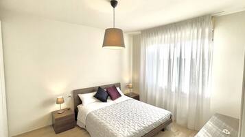 1 slaapkamer, een strijkplank/strijkijzer, gratis wifi, beddengoed