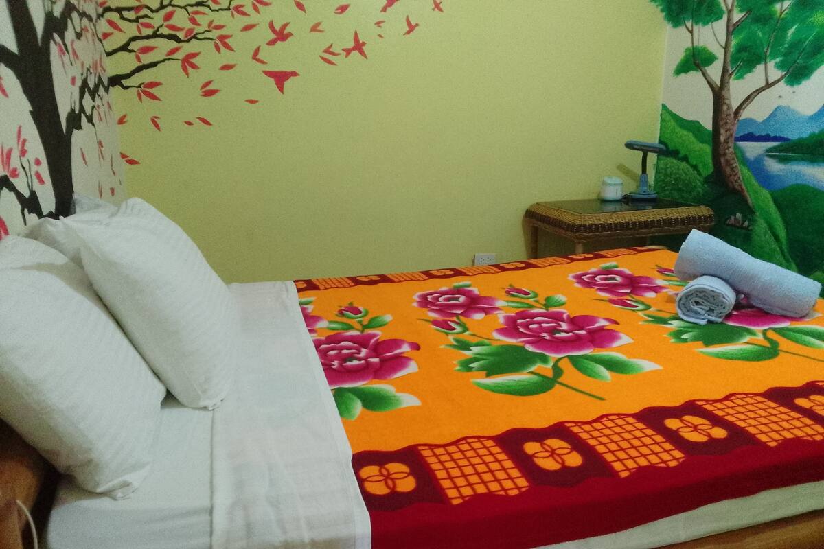 Deluxe Room | 1 bedroom, premium bedding, pillowtop beds, rollaway beds