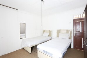 Standard Twin Room | Laptop workspace, free WiFi, bed sheets - Hotel O Guest House Pandita (Tideng Pale)