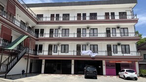 Front of property - Hotel O Guest House Pandita (Tideng Pale)