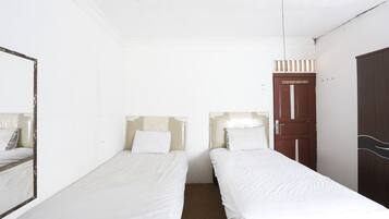 Laptop workspace, free WiFi, bed sheets
